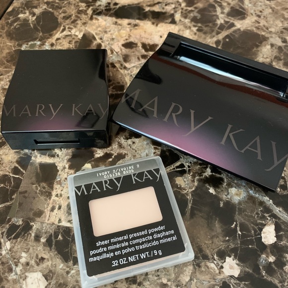 MaryKay~Compact/Compact Mini/Applicators/Powder - Picture 1 of 6